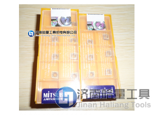 碳钢、合金钢中切削用第一推荐断屑槽，M级双面断屑槽。广泛适用于中切削领域及轻切削的最高切削领域。适合仿形、提拉加工的断屑槽形状。兼具切削锋利性及耐破损性的切削刃形状