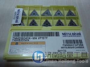 碳钢・合金钢精加工用第一推荐断屑槽，刀尖前端的断屑槽凸起，使在微小切削深度条件时也能有效控制切屑。保持刀尖部的强度，防止突发的损伤。