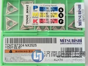 LP	轻切削用	碳钢・合金钢轻切削用第一推荐断屑槽，大前角与较深的断屑槽之间的高低差使其锋利度高。防止与刀片产生粘结，抑制加工面白浊。根据不同程度的切削深度对应凸起的断屑槽，适用于广泛的领域。

